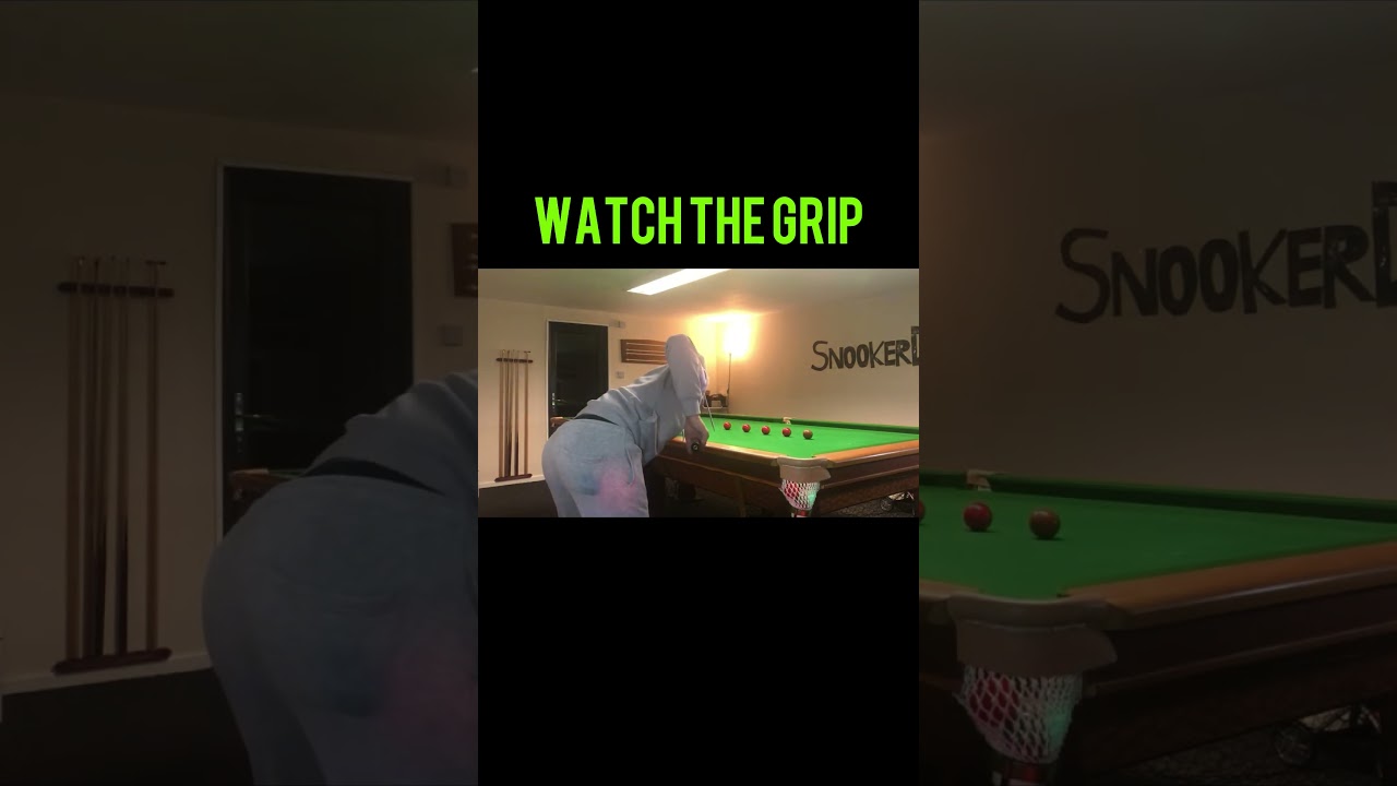 Внимательно посмотрите на мой хват кия (вид сзади).