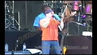 Paul Simon PROOF 2000 live Receiving mobile phones from fans in Concert