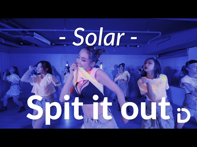 Solar(솔라) _ Spit it out(뱉어) / ZN ‪@zntv5409‬ - YouTube