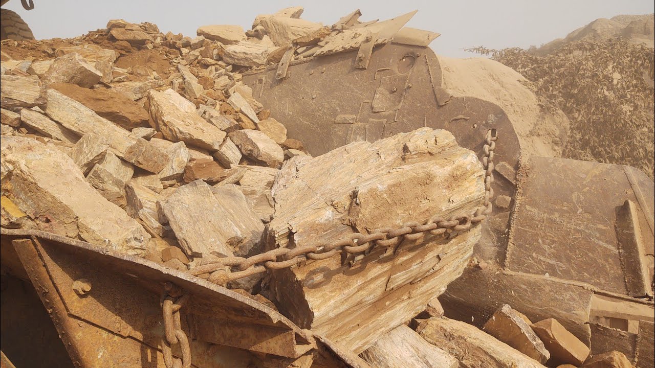 "How the Big Rock Crushing In Hammer Actions Working Giant Rock Crushing 