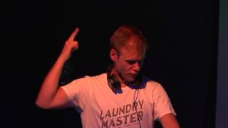 Armin van Buuren - Flashlight