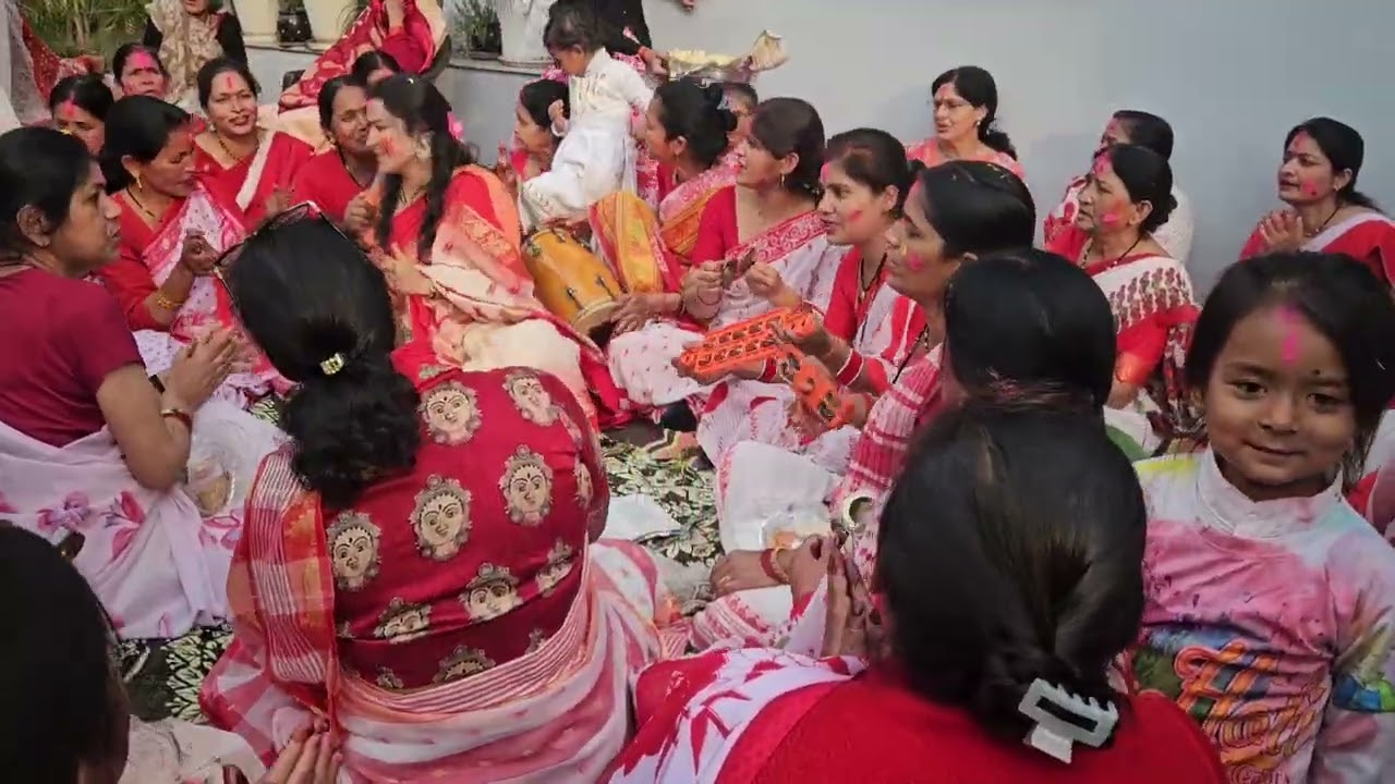 सालों पुरानी होली।ताजगी वही नई।हरि धरे मुकुट खेलें होली।khushi joshi holi।new mahila kumauni holi।