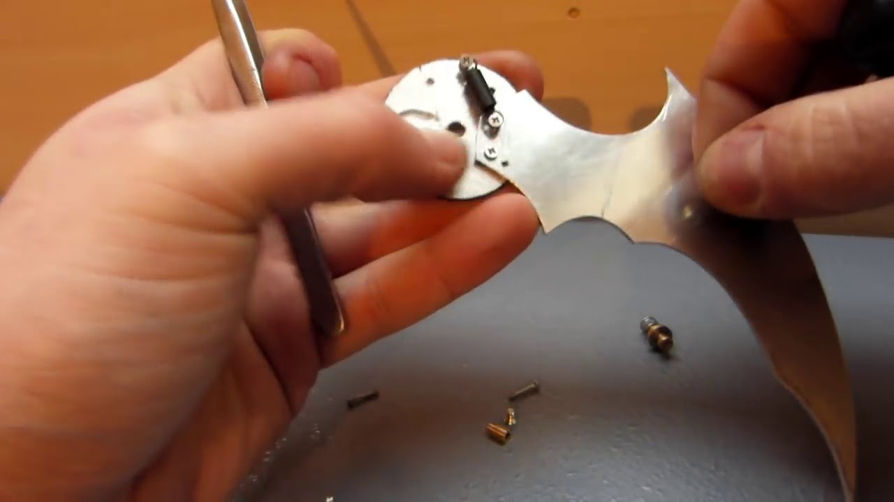 WORKING flip open BATARANG throwable ! TUTORIAL