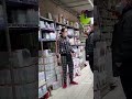 Ref:_2FrKCbVyoc Un vigile agresse dans le magasin