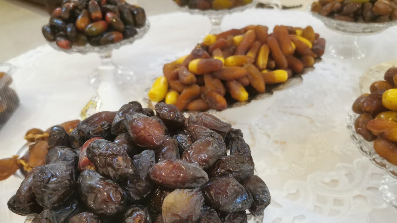 بعض أنواع تمور الواحة الحمراء تيميمون قمة في المذاق - مطبخ أم عائشة