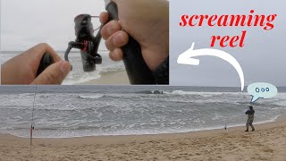 Half Moon Bay Surf fishing! Screaming Reel. Watch!