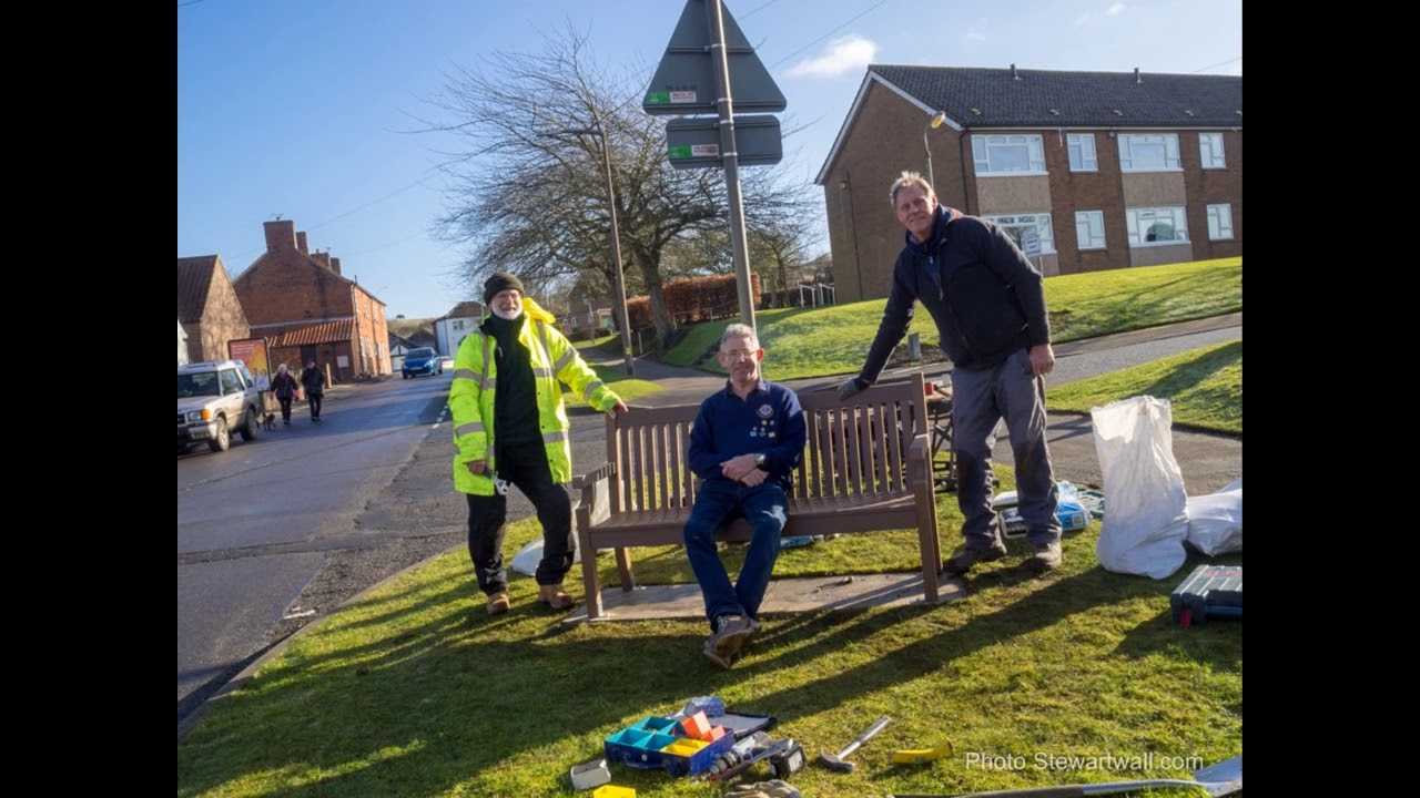 Caistor Lions installing new benches to Southdale and Navigation Lane