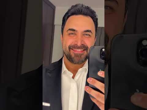 طالع قمر لابس بدلة شو قولكن     يا قلب امك