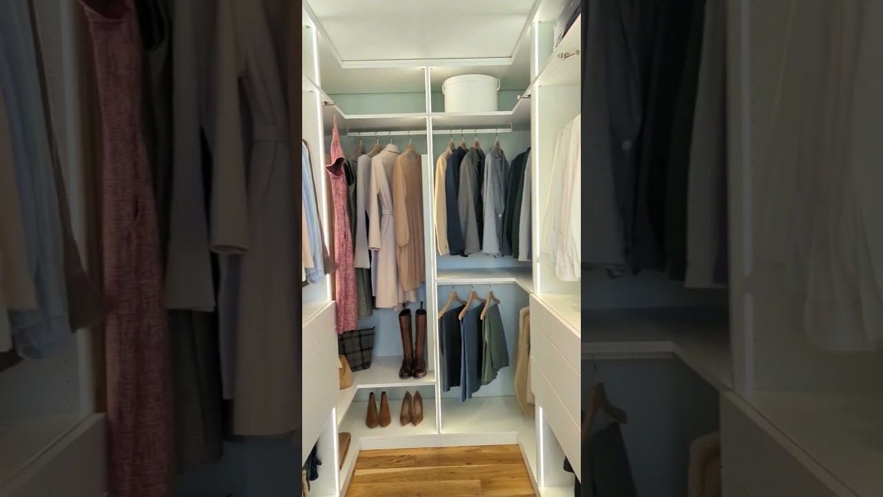 Kein Platz für einen begehbaren Schrank? Wie wäre es mit einem minimalistischen Ankleidezimmer?