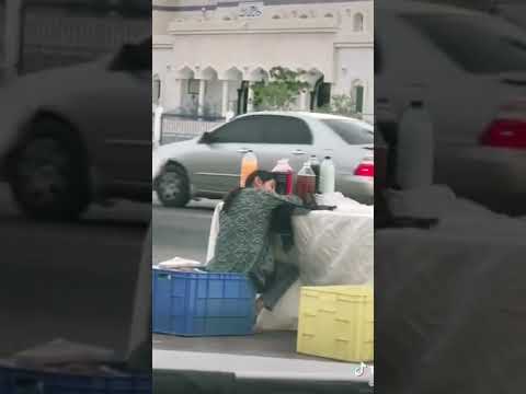 طفلة عمانية في نهار رمضان
