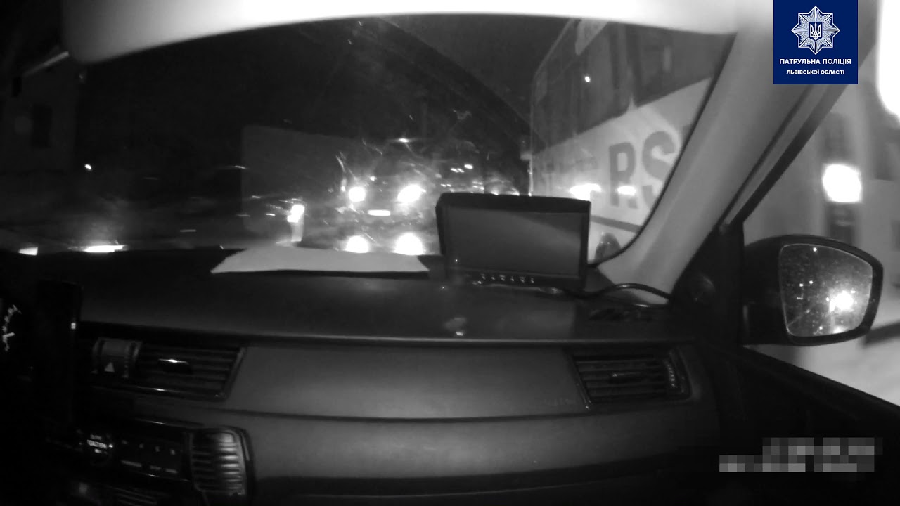 За 10 хвилин з Сихова на Миколайчука — патрульні в годину пік супроводили важкохвору до лікарні