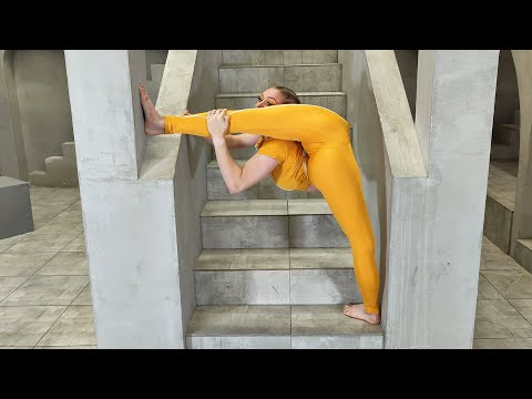 Extreme Flexible Girl. Contortion Routines. Flexshow