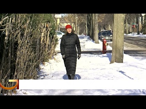 Video: Waarom piept sneeuw onder de voeten?