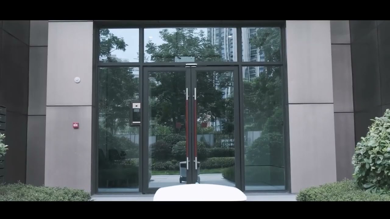 Integrated Indoor-Outdoor Delivery Robot「ROADBOT」