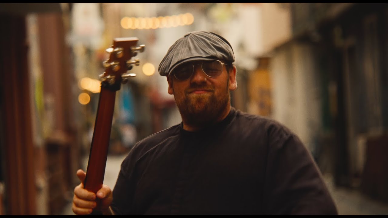 Watch Rami Hattab - Jede Pore (Offizielles Musikvideo) on YouTube Watch Rami Hattab - Jede Pore (Offizielles Musikvideo) on YouTube