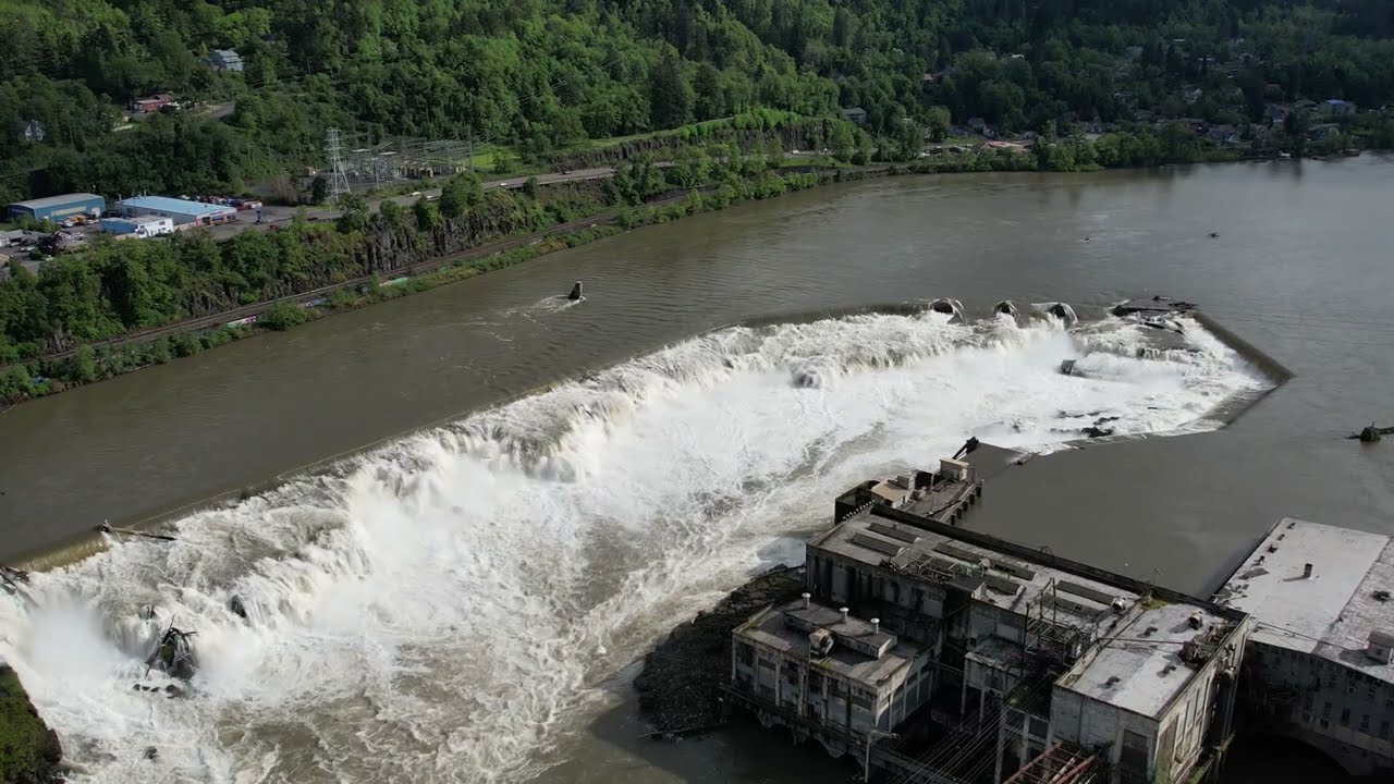 WILLAMETTE  FALLS  4K