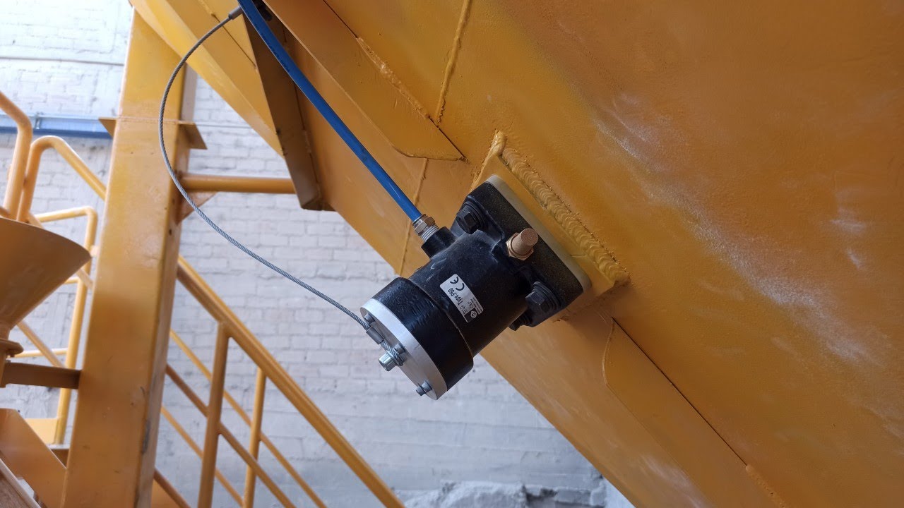 Vibrador Neumático de Pistón de Impacto Continuo OLI en Tolva de Minerales No Metálicos