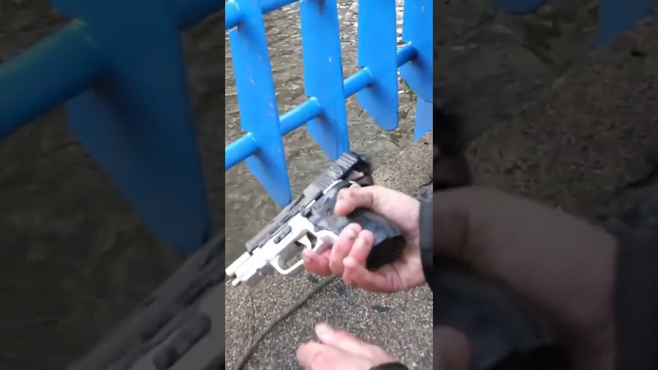 Pistool Gevonden Met Magneetvissen