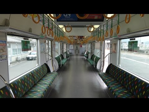 JR西日本の4ドアロングシート車、321系の車内！ - YouTube