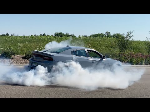 Burnout! 2021 Dodge Charger SRT Hellcat Redeye