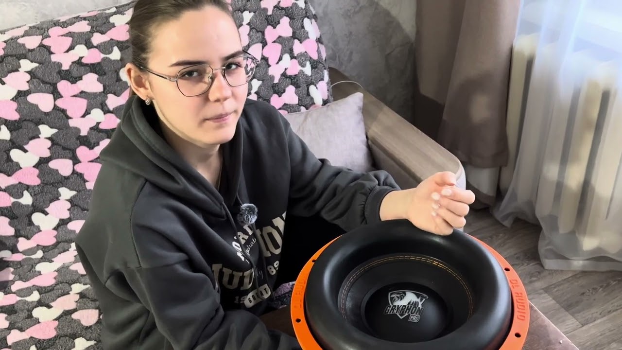 Флекс автомобиля от одного сабвуфера от компании DL Audio Gryphon Pro 12 V.3 SE!