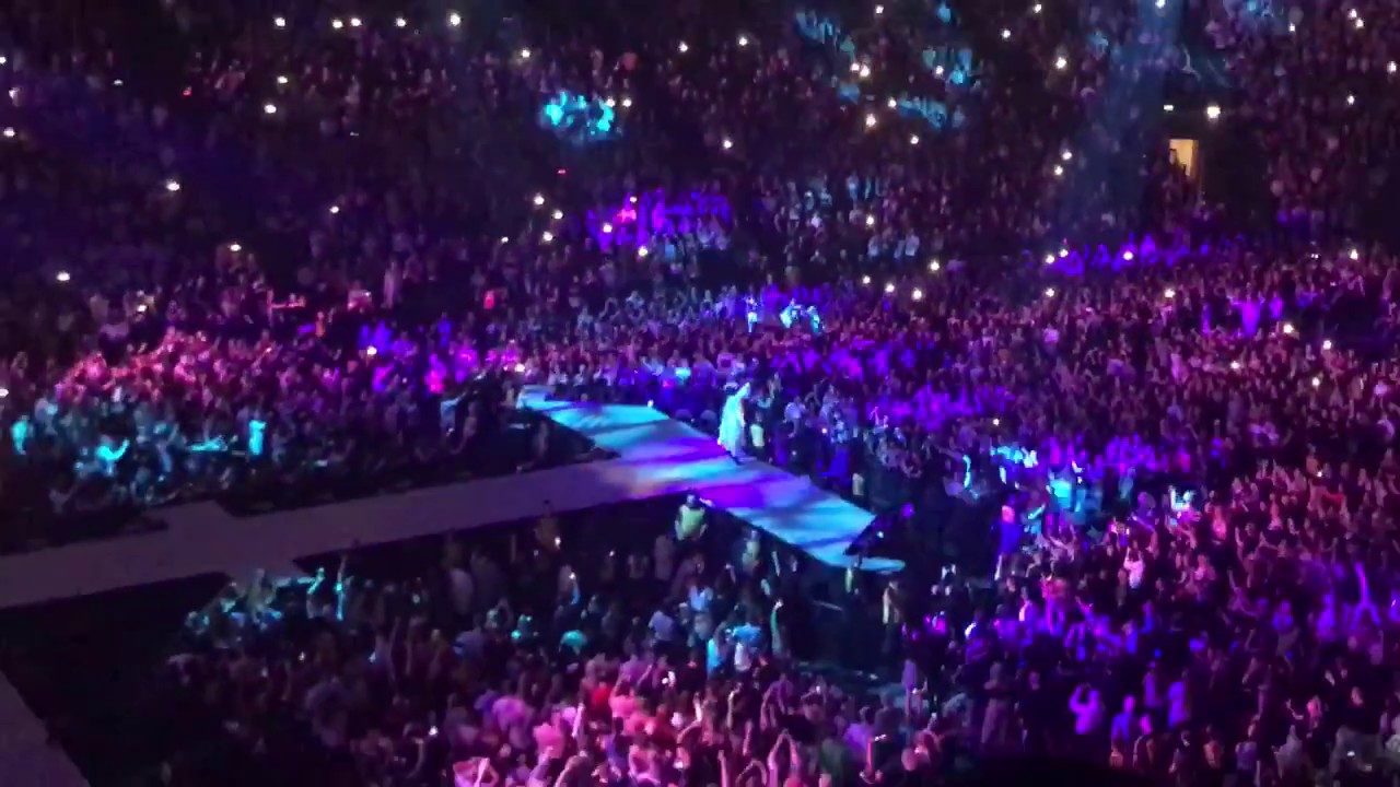 Ariana Grande ONE LAST TIME Live @ Manchester Arena