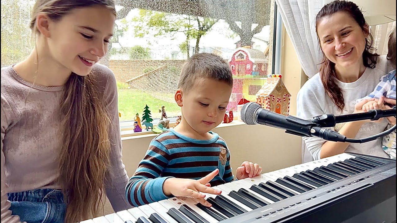 3-year-old Leo Protsenko plays piano and sings "Mary Had A Little Lamb" - YouTube