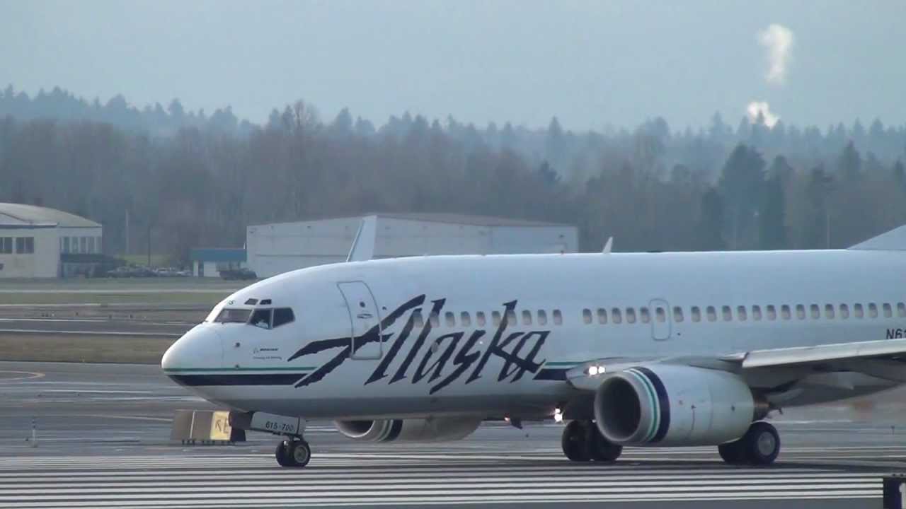 Alaska Airlines N615AS 737-700 Takeoff Portland Airport (PDX) airbus a220