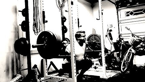 405 lb. / 183 kg 10 Second Pause Squat