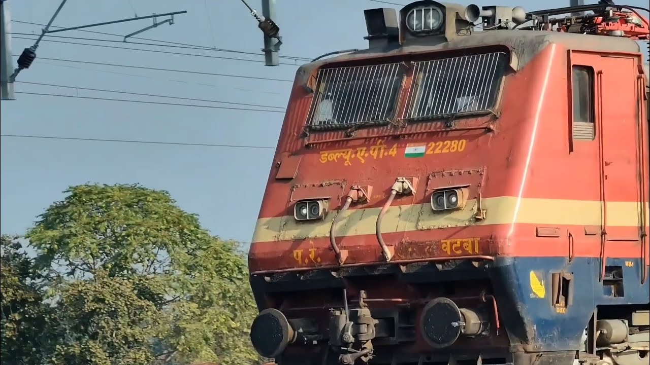 01080 Gorakhpur Mumbai Special Led by WAP-4 with Classic ICF Coaches in Action