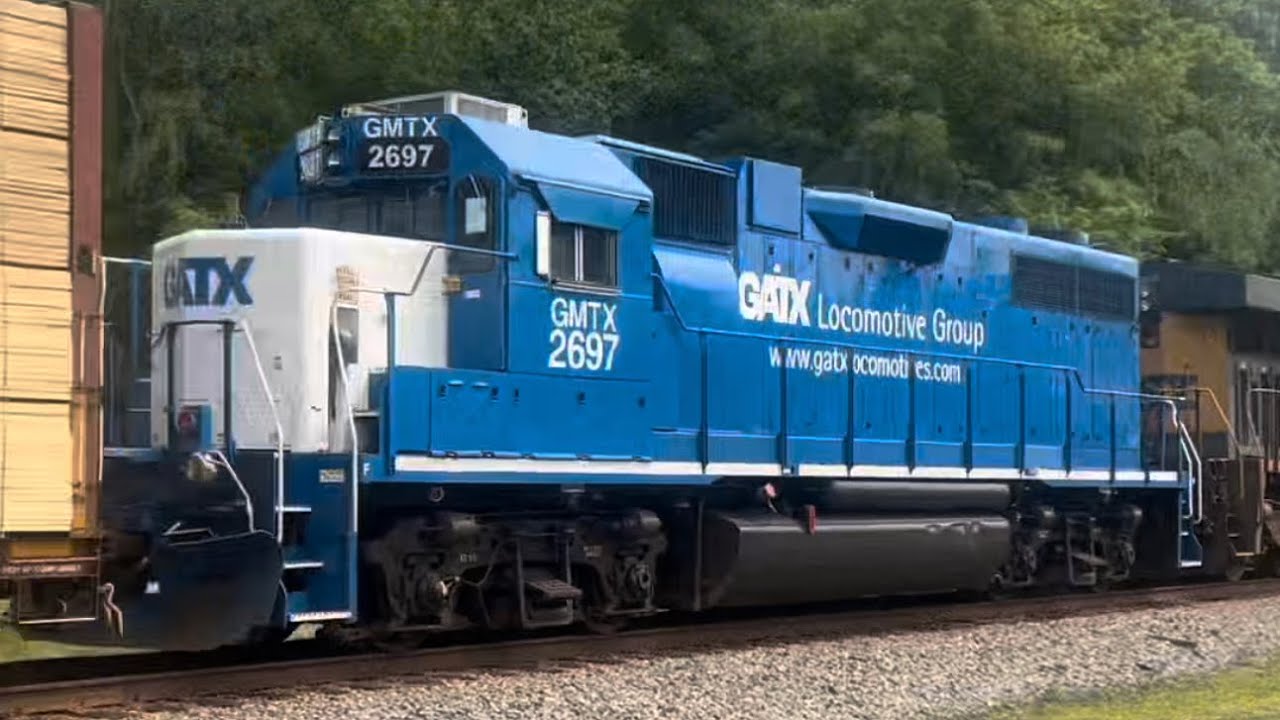 GATX!!!, CSX 772 leads M409-31 with a blue GATX geep in Emporia, VA ...