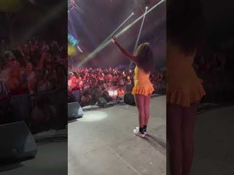 🇩🇴Yendry singing “Nena”