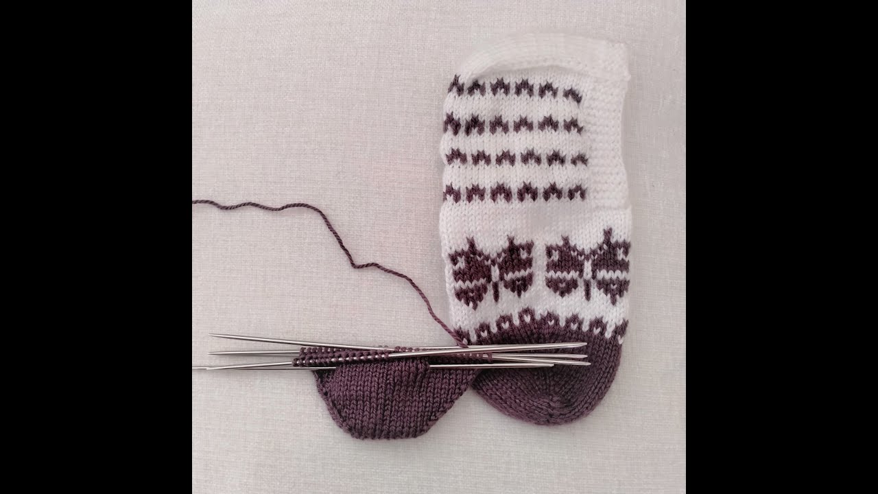 KELEBEK DESENLİ BEŞ ŞİŞ PATİK MODELİ/ Örgü Fikirlerim