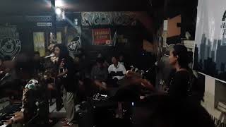 Besut's - pura pura live at jujugan cafe Jombang