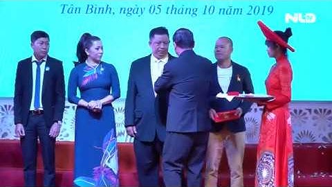 Doanh nhân Tân Bình tặng 1.000 lá cờ Tổ quốc cho ngư dân | NLĐTV