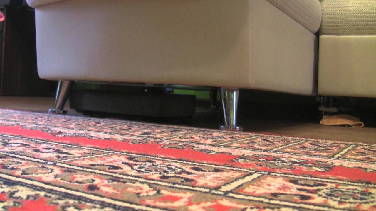Робот пылесос Neato чистит под диваном (neato robot cleaning under the sofa)