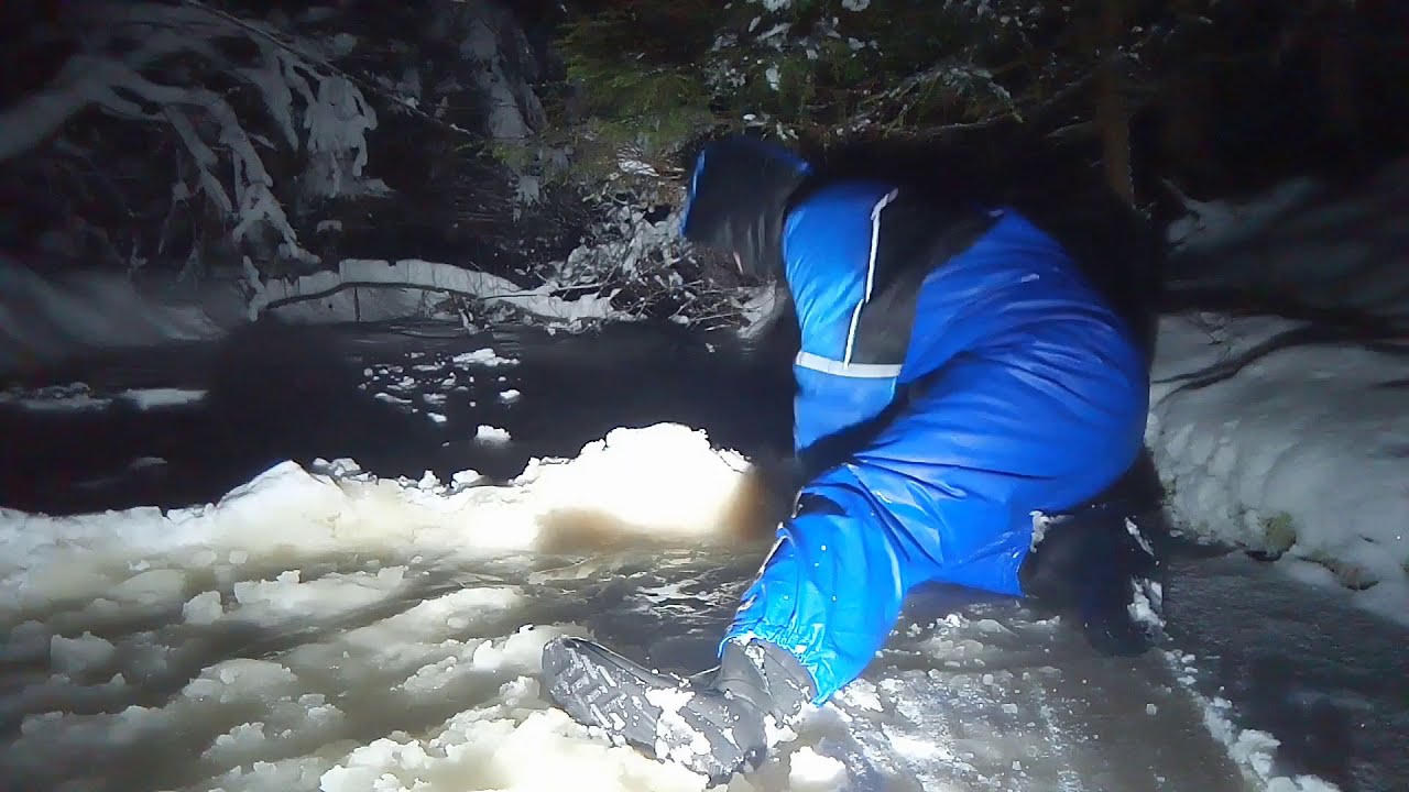 Kurahousut lumessa 🇫🇮 Rain pants in the snow 🇬🇧