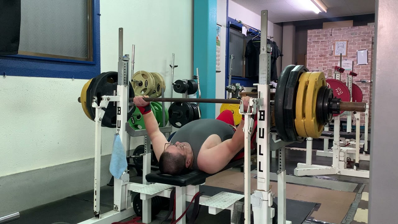 最近のトレーニング足上げベンチプレス187.5キロ2発 - YouTube