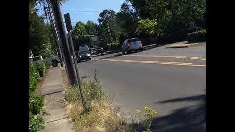 Doghouse Traffic Signal on Lombard & 5th Intersections