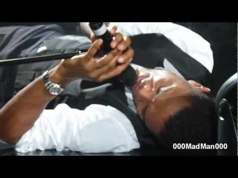 Maxwell - Pretty Wings - HD Live at Casino de Paris (3 Nov 2009)