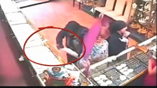 Terekam Kamera Ibu2 Pakai Jilbab Ternyata Nekat Lakukan Ini