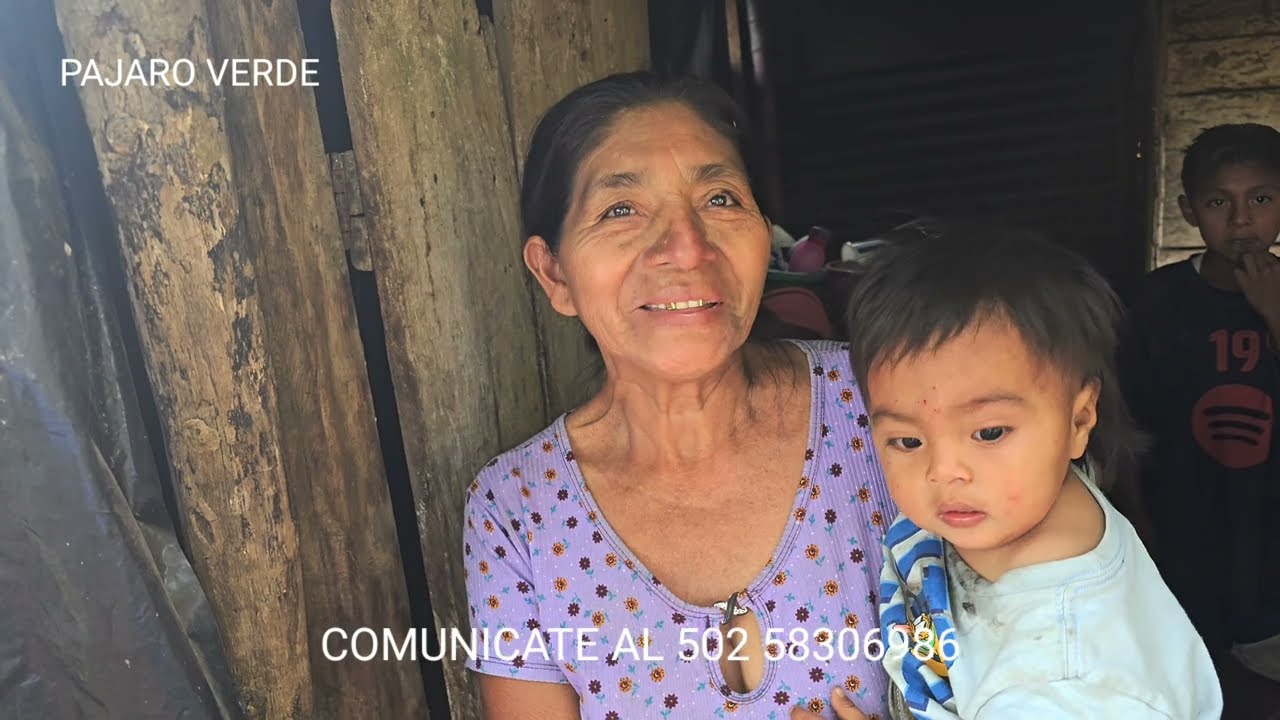 Rosita está triste por su mama pero se pone feliz con sus cuadernos. La abuelita sigue sufriendo