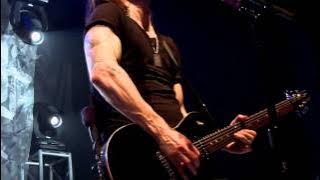 Alter Bridge: 'Isolation' 