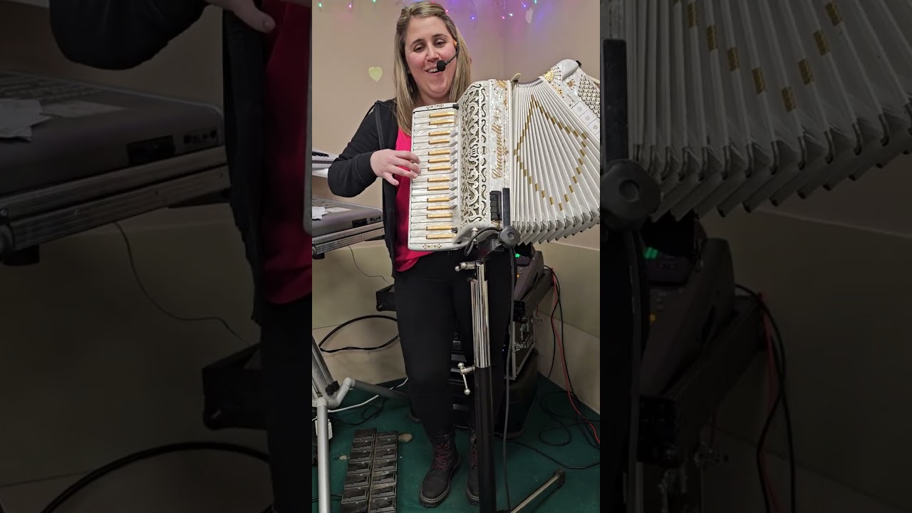 PAULA Y SU ACORDEON HOGAR TINEO