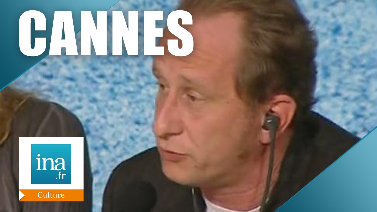 Download Polémique pour la Palme d'Or à "Farenheit 9/11" à Cannes | Archive INA