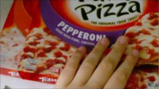 Lizzie makes PIZZA!
