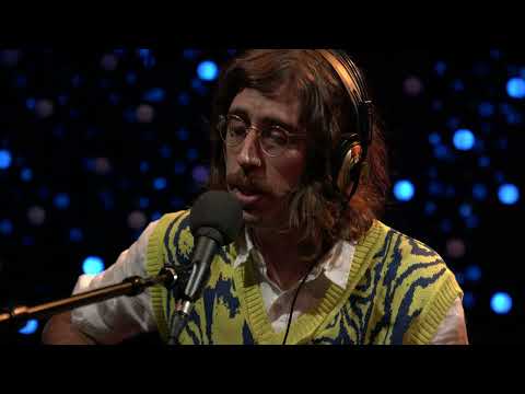 Tim Bernardes -
