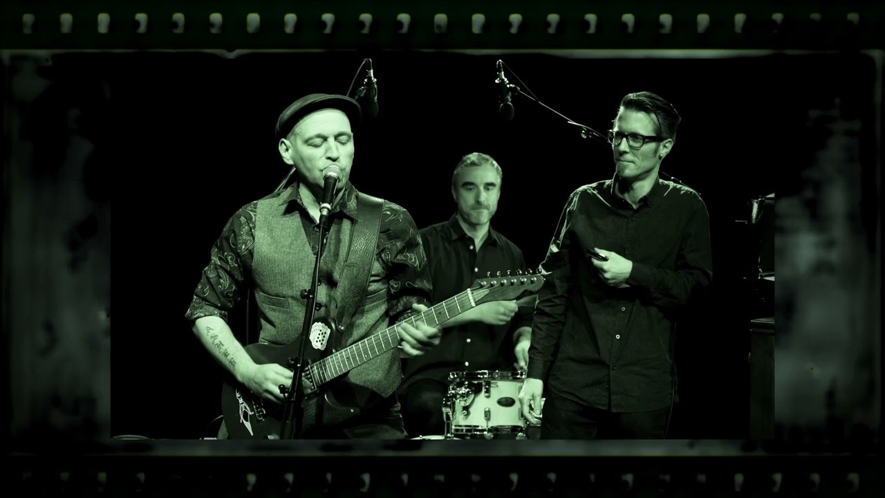 Little G Weevil - Spy Balloon Blues, Yoga Girl (Hold Me Close)