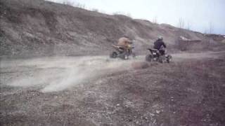 Yamaha Raptor 660 VS Suzuki LTZ 400 by bigchike350 33,605 views 14 years ago 17 seconds