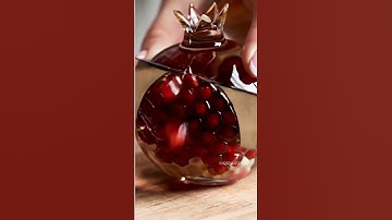 Cutting a Pomegranate Is the Most Satisfying Thing Ever!